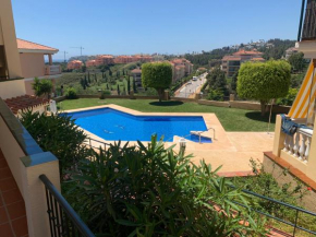 Apartamento con jardín y piscina en el faro de calaburras, Mijas